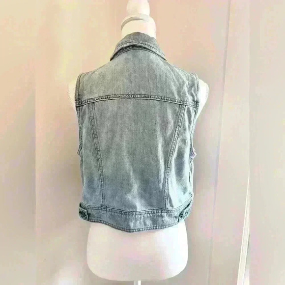 American Eagle Outfitters Distressed Light Wash Denim Button Down Collared Vest - Picture 2 of 4